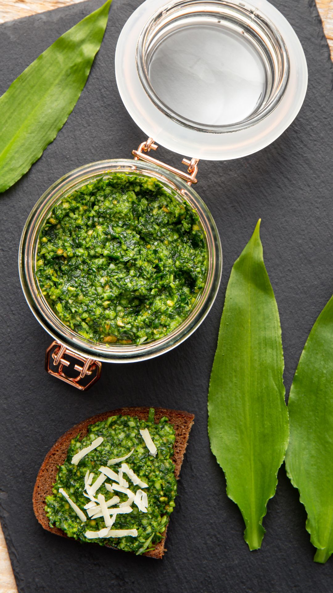 Bärlauch-Pesto selber machen - einfaches Rezept 🍀
